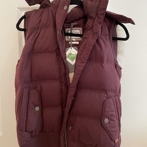 COPY - Fat face women’s burgundy vest removable fur hood